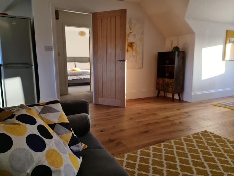 Stylish Georgian Apartment In An Ideal Location 北沃尔舍姆 外观 照片