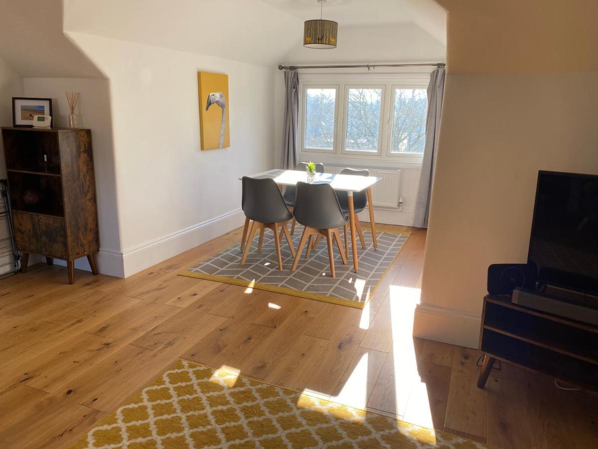 Stylish Georgian Apartment In An Ideal Location 北沃尔舍姆 外观 照片